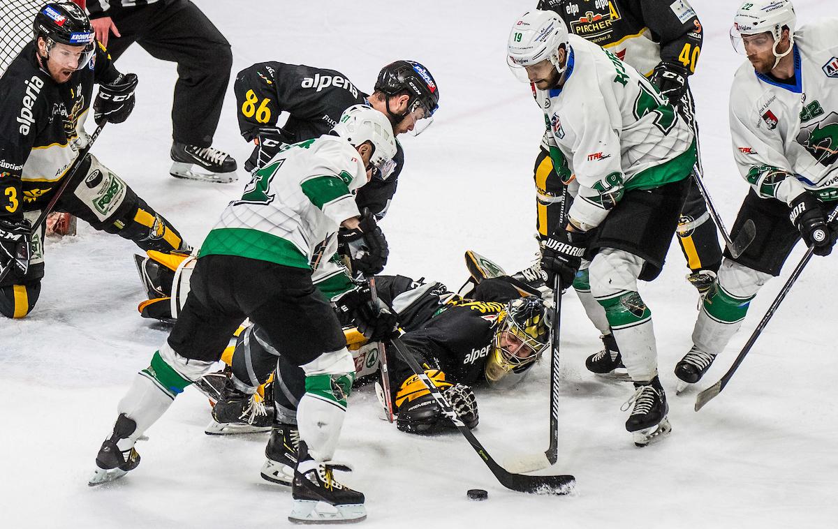 HK SŽ Olimpija - Pustertal | V lanskem finalu Alpske lige sta se udarila HK SŽ Olimpija in Pustertal. Po preobratu v seriji so po odločilni sedmi tekmi prvaki postali Ljubljančani. | Foto Grega Valančič/Sportida