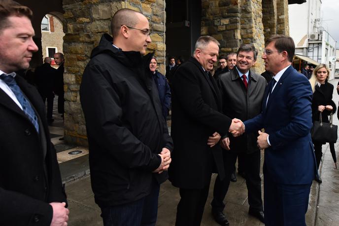 Jure Leben, Zdravko Počivalšek, Peter Gašperšič in Miro Cerar | To je že druga afera nekdanje Cerarjeve vlade, razkrita v zadnjih tednih. Jure Leben, Zdravko Počivalšek, Peter Gašperšič in Miro Cerar na odprtju makete drugega tira v Kopru. | Foto STA