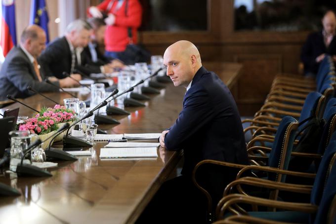 Pri novi odpadkovni zakonodaji, ki jo bo treba sprejeti do konca leta, je Zajc napovedal znižanje meje za plačevanje embalažnine s 15 ton na nič. | Foto: STA ,