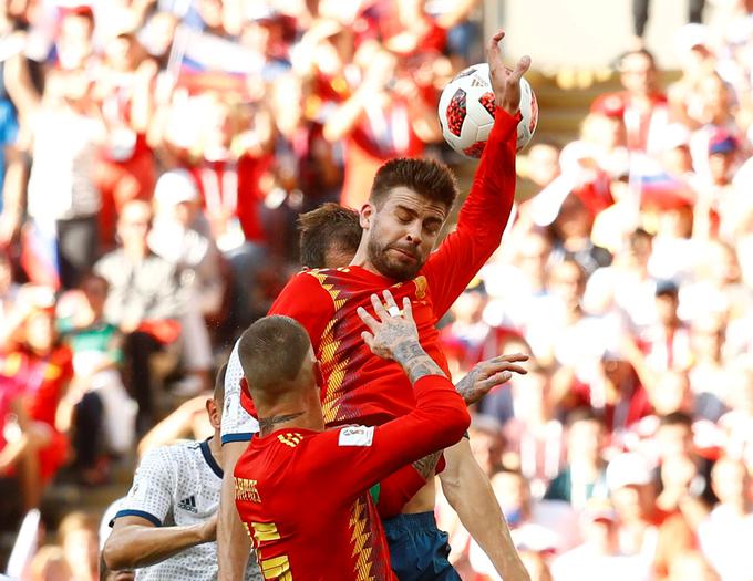 Trenutek, po katerem je sodnik pokazal na belo točko. | Foto: Reuters