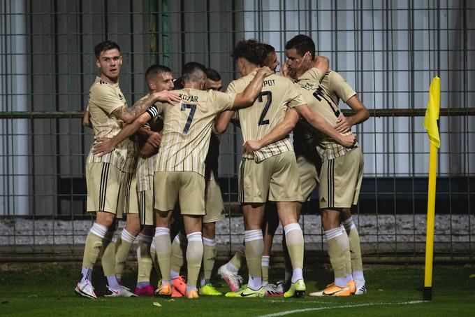 Mura je v tej sezoni v Sloveniji in Evropi odigrala 450 minut. Štirikrat je zmagala, enkrat remizirala, razlika v zadetkih pa znaša neverjetnih 12:0. | Foto: Blaž Weindorfer/Sportida