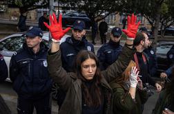 Na protestih v Beogradu po zrušenju nadstreška pozivi k odstopu ministra #video