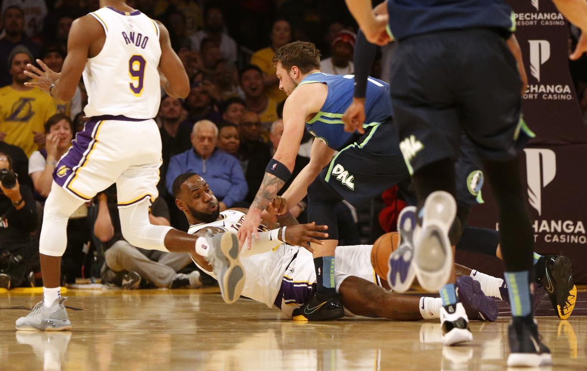 Luka Dončić | Luka Dončić je v noči na ponedeljek zasenčil svojega vzornika LeBrona Jamesa. | Foto Getty Images