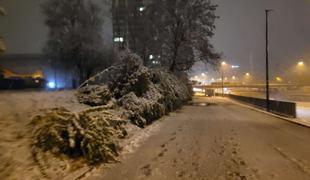 V večjem delu države sneži, na Kredarici v dveh dneh meter in pol snega #foto