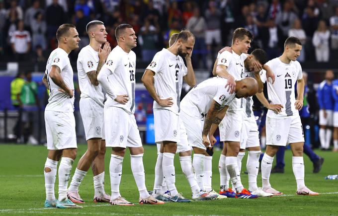 Benjamin Šeško slovensko nogometno reprezentanco, ki jo vodi Matjaž Kek, primerja z družino. | Foto: Reuters