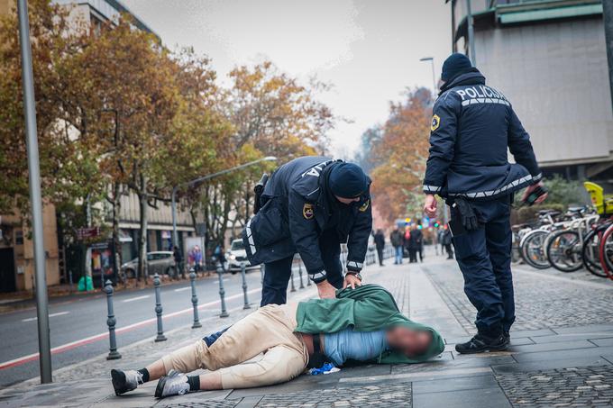 Aretacija na Trgu republike. Policija. | Foto: Kostantin Janev