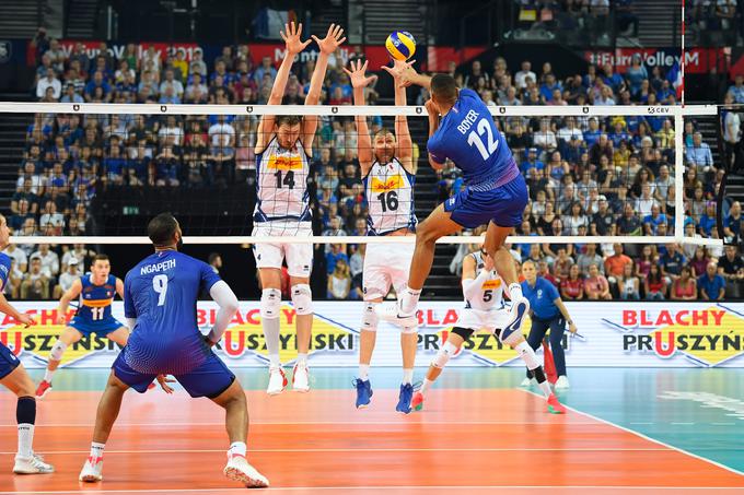 Italijanska številka 14 Matteo Piano je trenutno najboljši bloker. Zbral je 16 blokov. | Foto: CEV