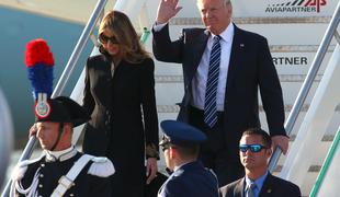 Melania noče držati Donalda za roko?