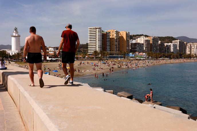 Španija turisti morje | Truplo je ležalo v pesku plaže na vzhodu Španije.  | Foto Reuters