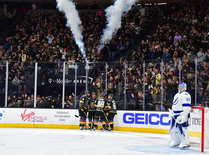 Hokejisti Tampe so po 11 . zaporednih zmagah prvič izgubili. Ugnal jih je Vegas. | Foto: Reuters