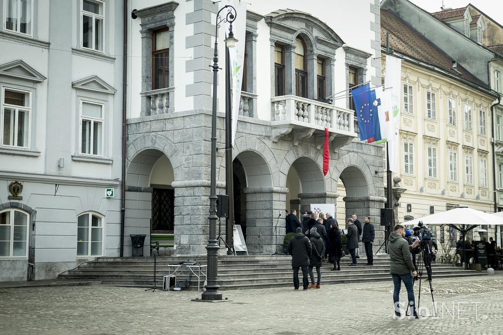 Izobešanje hrvaške zastave na pročelje mestne hiše