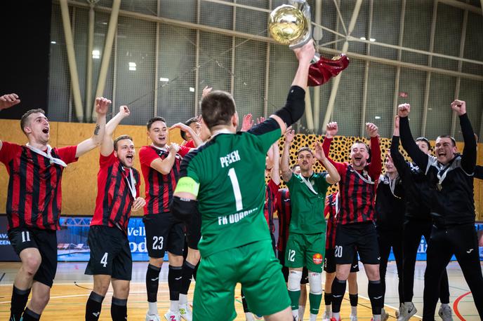 Dobovec : Bronx Škofije futsal | V finalu v Podčetrtku je Dobovec s 7:4 premagal Bronx Škofije. | Foto Jan Gregorc