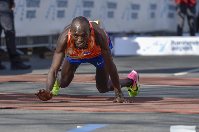 Michael Njenga Kunyuga | Michael Njenga Kunyuga je leta 2018 zasedel drugio mesto na maratonu v Hannovru (2;10:16), takole se je spotaknil, ko je prišel v cilj. | Foto Guliverimage