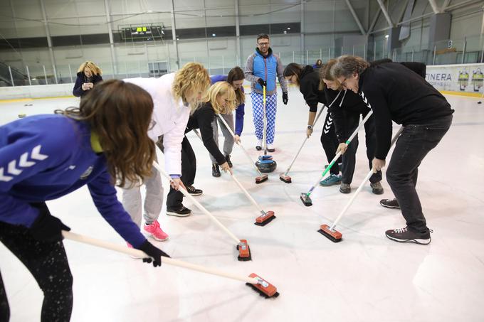 Curling | Foto: Aleš Fevžer