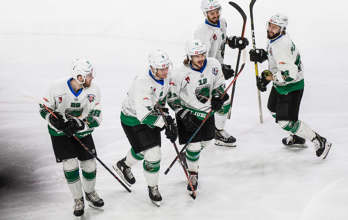 HK SŽ Olimpija - Pustertal | Olimpija je pred več kor 3.500 gledalci s 6:2 odpravila Pustertal in izsilila sedmo tekmo. Prvak bo znan v nedeljo v Brunicu. | Foto Grega Valančič/Sportida