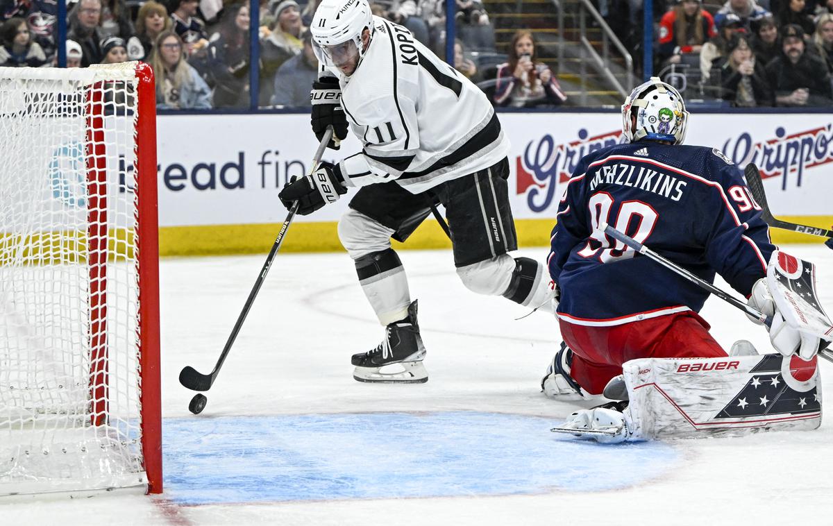 Anže Kopitar | Anže Kopitar se je na gostovanju pri Columbusu dvakrat vpisal med strelce, na koncu pa po podaljšku priznal premoč Blue Jackets. | Foto Reuters