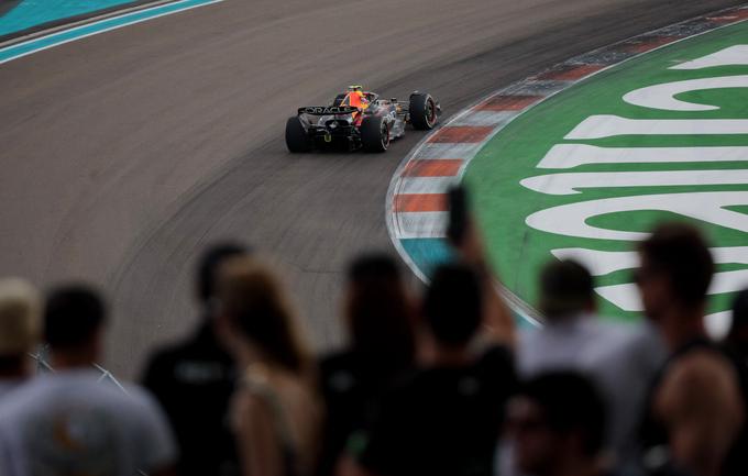 Drugačen pogled je imel Sergio Perez. Tudi Red Bull bi lahko prišel do dvojne zmage. | Foto: Reuters