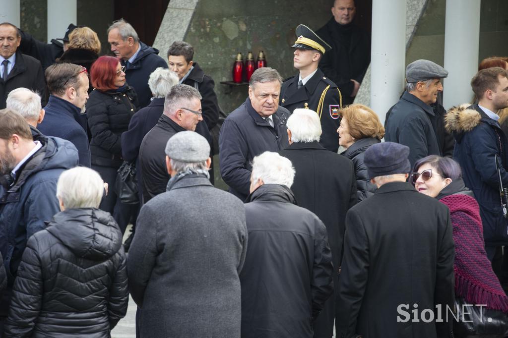 Pogreb slovenskega politika, pravnika in gospodarstvenika Janeza Zemljariča z vojaškimi častmi.