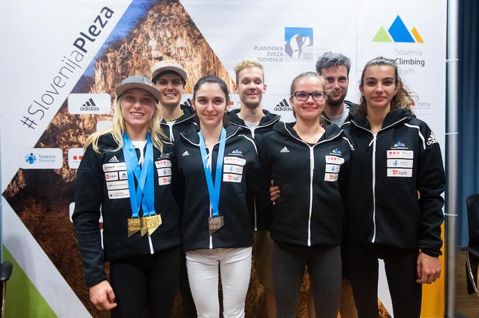 plezanje sprejem | Janja Garnbret je ob vrnitvi priznala, da uspehov še ni povsem dojela, ob tem pa poudarila, da za njimi stoji veččlanska ekipa. | Foto Grega Valančič/Sportida