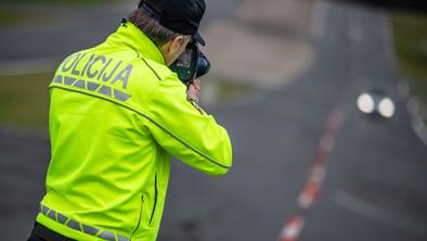 Vzvratna vožnja, beg pred policisti, pijani in še pod vplivom drog