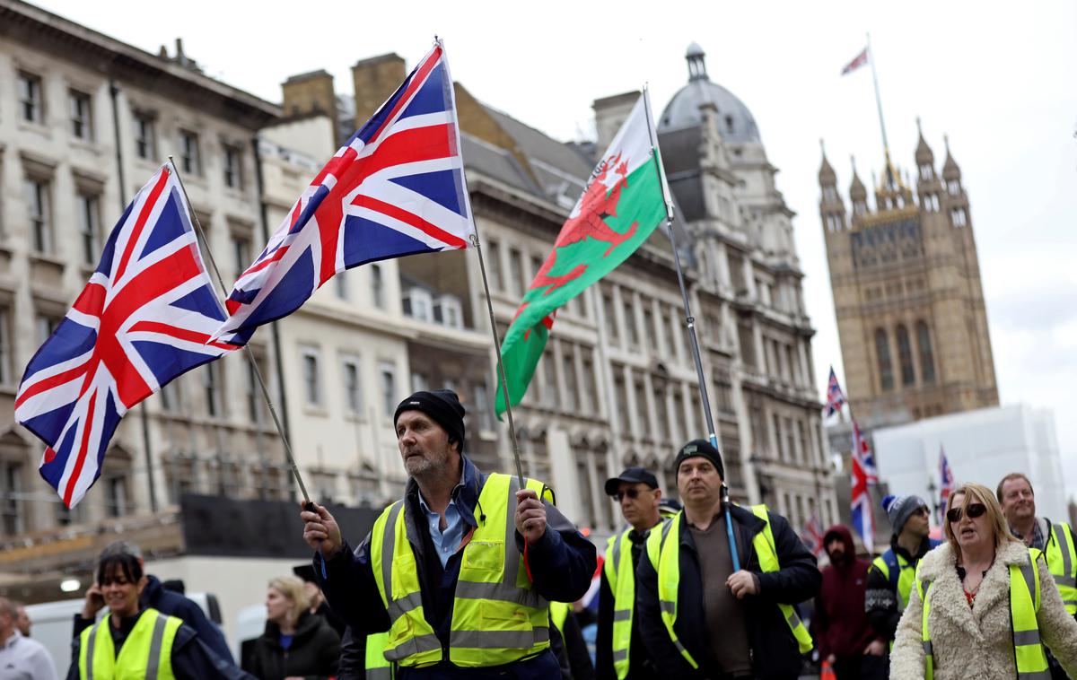 Protesti v Londonu | Protestniki v Londonu so britansko vlado pod vodstvom premierke Therese May pozvali, naj razpiše predčasne parlamentarne volitve. | Foto Reuters