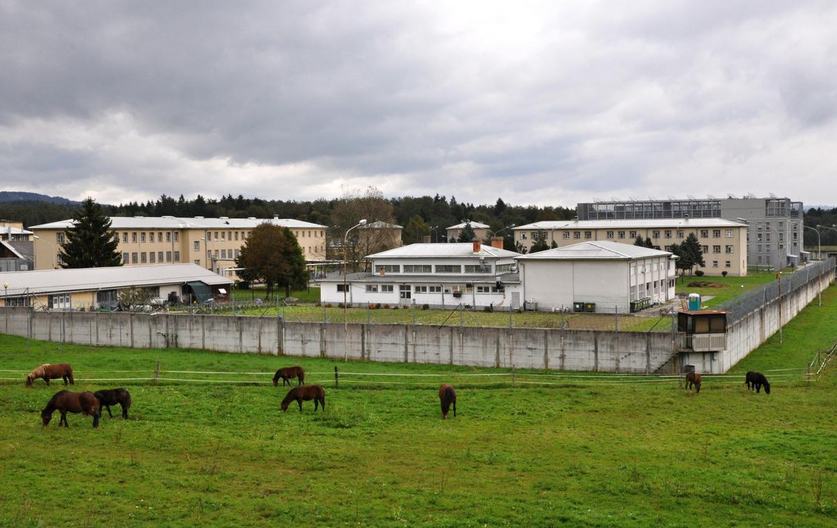 Dob zapor | Zasedenost večine zaporov je več kot 130-odstotna, ljubljanskega zapora na Povšetovi ulici pa na trenutke tudi več kot 200-odstotna. | Foto STA