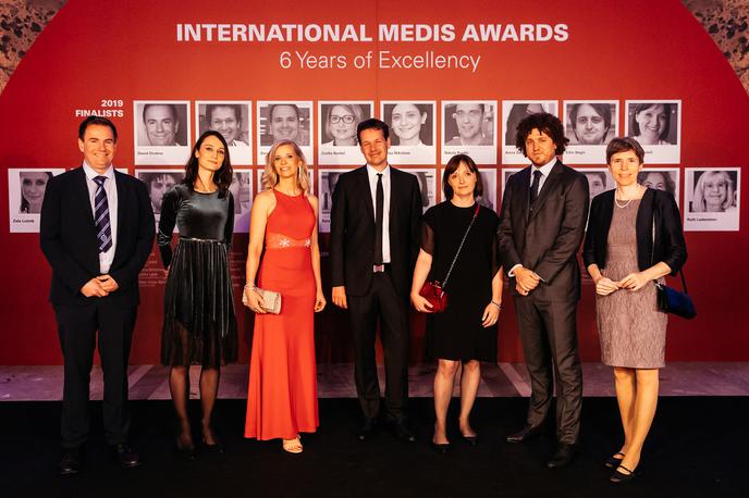 Medis | Lanski slovenski finalisti International Medis Awards (od leve proti desni):  dr. David Drobne, dr. med.; dr. Zala Lužnik, dr. med.; mag. Tanja Soklič Košak, dr. med.; dr. Gregor Novak, dr. med.; dr. Petra Bogovič, dr. med.; dr. Klemen Dovč, dr. med.; in doc. dr. Alojzija Hočevar