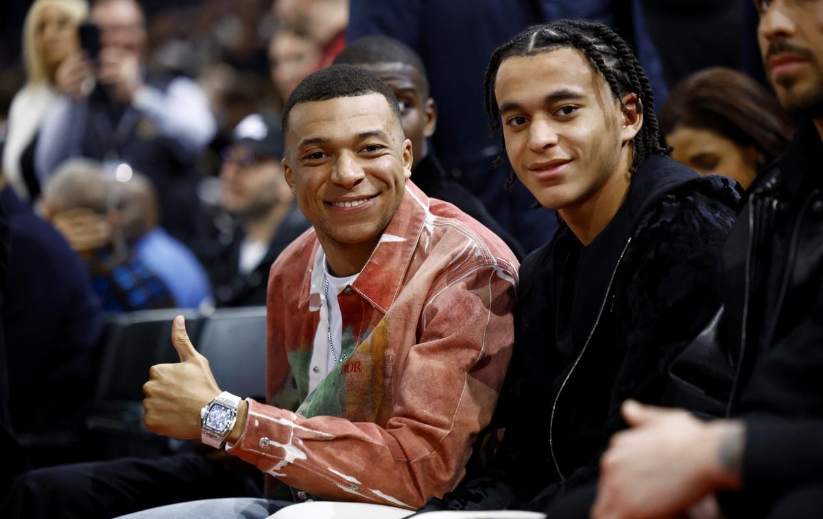 Cleveland Brooklyn Pariz NBA Mbappe | Kylian Mbappe nastopa pri PSG skupaj z mlajšim bratom Ethanom, s katerim sta si nedavno ogledala košarkarski dvoboj lige NBA med Clevelandom in Brooklynom v Parizu. | Foto Reuters