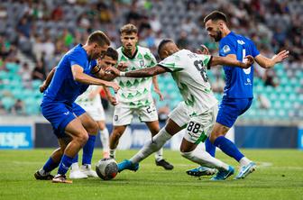 Olimpija ostaja stoodstotna, Hrvat in Srb zatresla mrežo Nafte