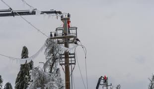 Večina težav odpravljena, omrežje Elektra Ljubljana še ranljivo