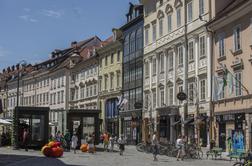 Prva moderna ljubljanska stavba z montažnim kovinskim in steklenim pročeljem