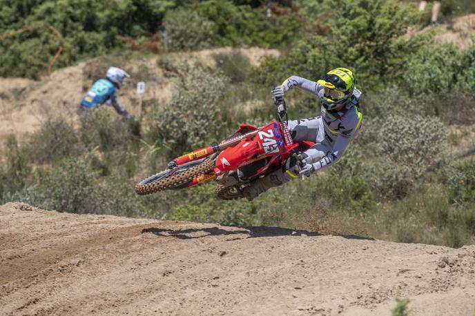 Gajser Sardinija 2022 | Tim Gajser je celoten konec tedna dirkal bolan in fizično povsem iztrošen. | Foto Honda Racing/ShotbyBavo