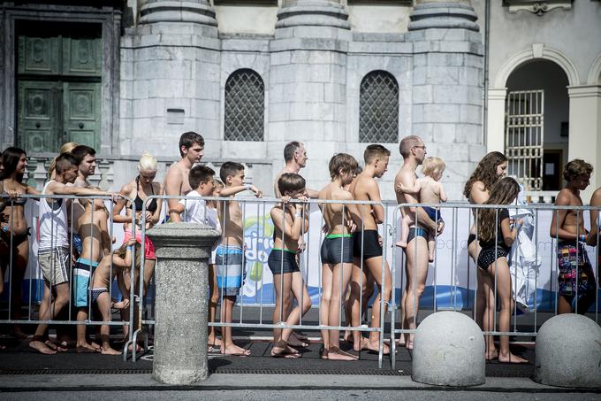 Predhodna prijava za spust po toboganu oziroma za vstop na prizorišče ni potrebna, spust je brezplačen, otroci do 10. leta pa se lahko po toboganu spustijo le v spremstvu odrasle osebe. | Foto: Ana Kovač