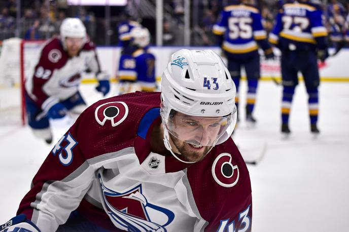 Colorado Avalanche Darren Helm | Darren Helm je slabih šest sekund pred iztekom rednega dela zadel za zmago in napredovanje Colorada v konferenčni finale. | Foto Reuters