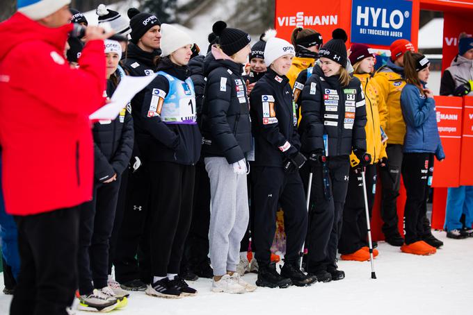 Tekmo si je ogledala tudi Nika Vodan, ki okreva po operaciji. | Foto: Grega Valančič