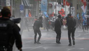 Policija v Istanbulu s solzivcem nad protestnike