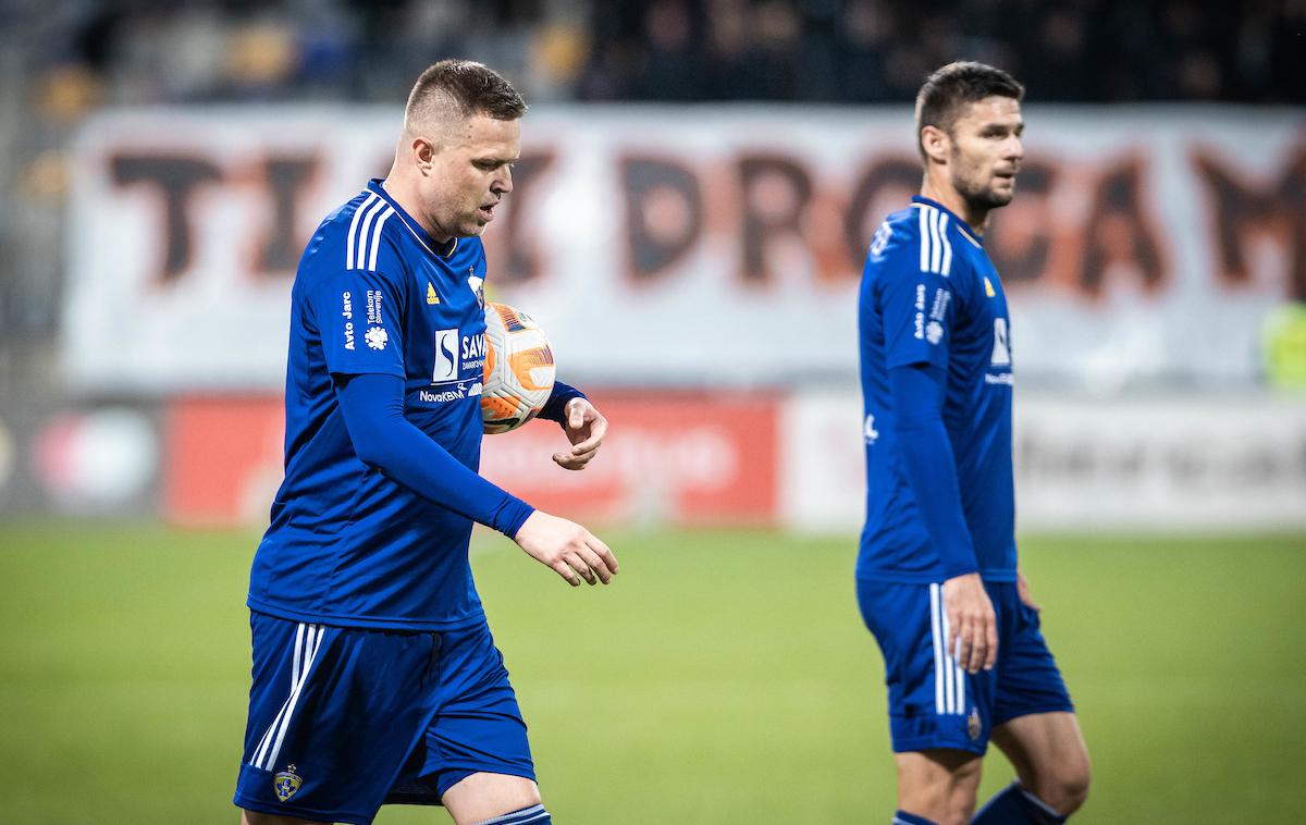 Maribor Mura | Josip Iličić je v zaključku srečanja vzel žogo v svoje roke in suvereno zadel z bele točke. Maribor je premagal Muro kar s 5:1. | Foto Blaž Weindorfer/Sportida