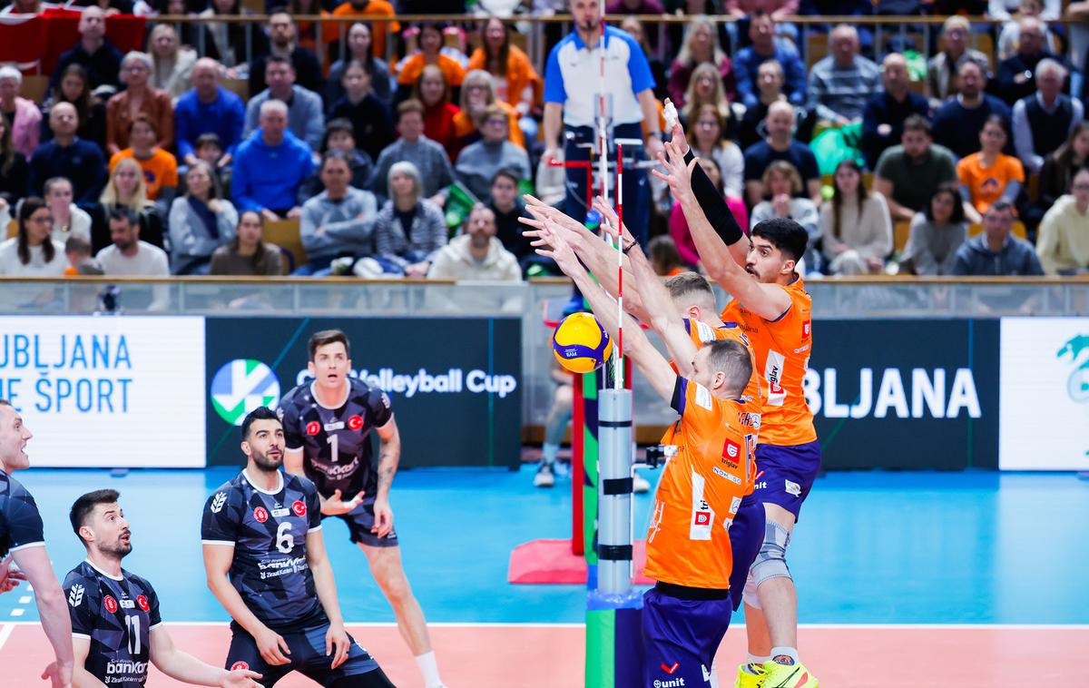 ACH Volley Ziraat Bankasi | ACH Volley gostuje pri favorizirani turški zasedbi, ki brani lepo prednost s prve tekme. | Foto Aleš Fevžer