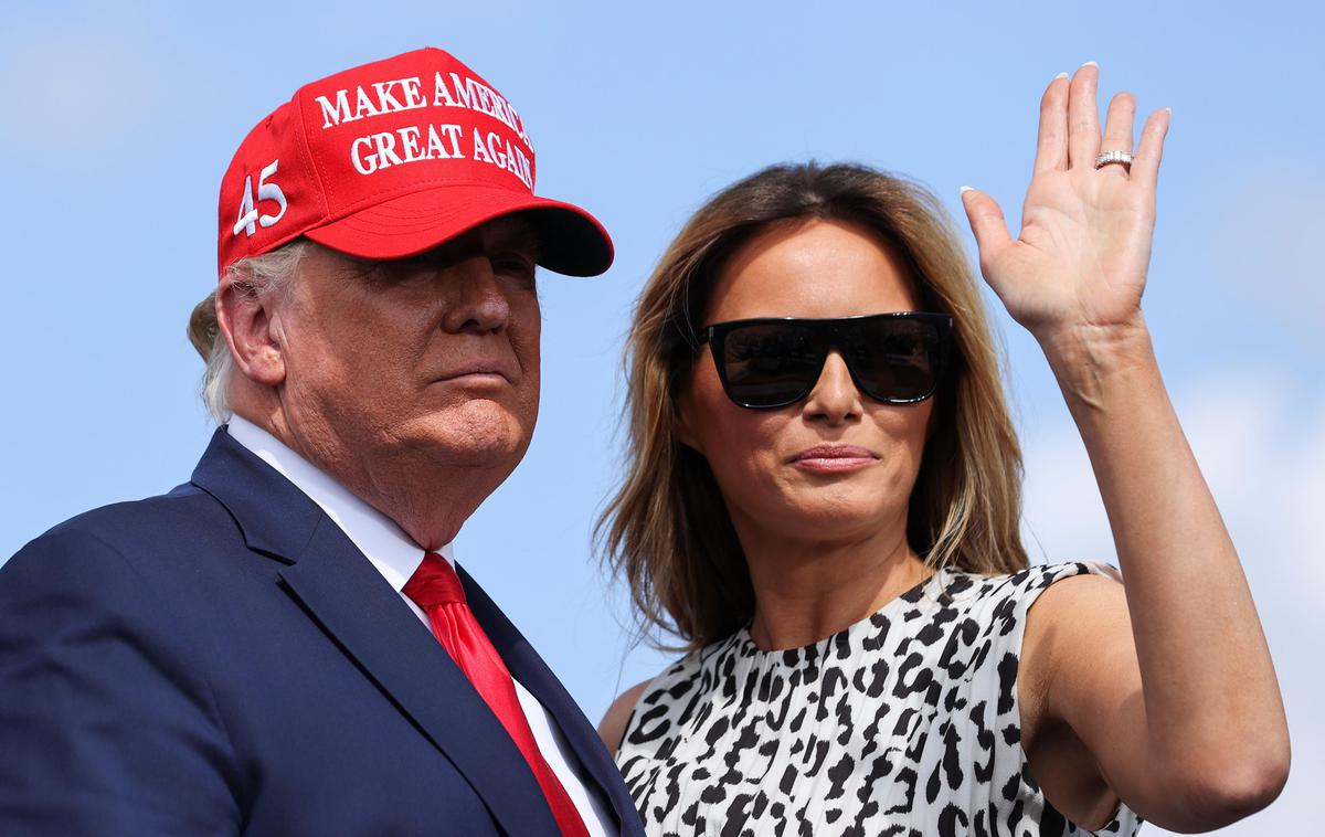 Donald in Melania Trump | Donald in Melania Trump sta vse do izbruha pandemije novega koronavirusa imela velike možnosti, da še štiri leta ostaneta v Beli hiši, saj je ameriško gospodarstvo cvetelo. Toda virus, ki je prišel iz Kitajske, je pahnil ameriško gospodarstvo v krizo. Zdaj bosta morala Donald in Melania, razen če se res ne zgodi kaj dramatičnega, 20. januarja prihodnje leto zapustiti Belo hišo.  | Foto Reuters