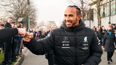 Ugibanj je konec: "Dobrodošel nazaj, Lewis Hamilton."