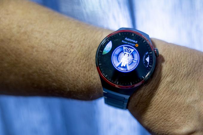 Ena izmed številčnic z vesoljsko tematiko, ki so jo oblikovali posebej za pametno uro Huawei Watch 4 Pro Space Edition. | Foto: Ana Kovač