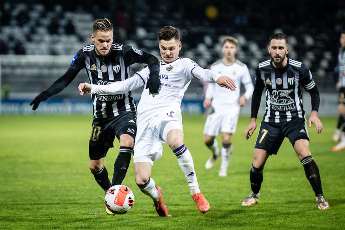 NŠ Mura : NK Maribor | Nogometaši Mure so v derbiju kroga s 3:1 premagali Maribor. | Foto Blaž Weindorfer/Sportida