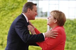 Tudi David Cameron po pomoč k Angeli Merkel