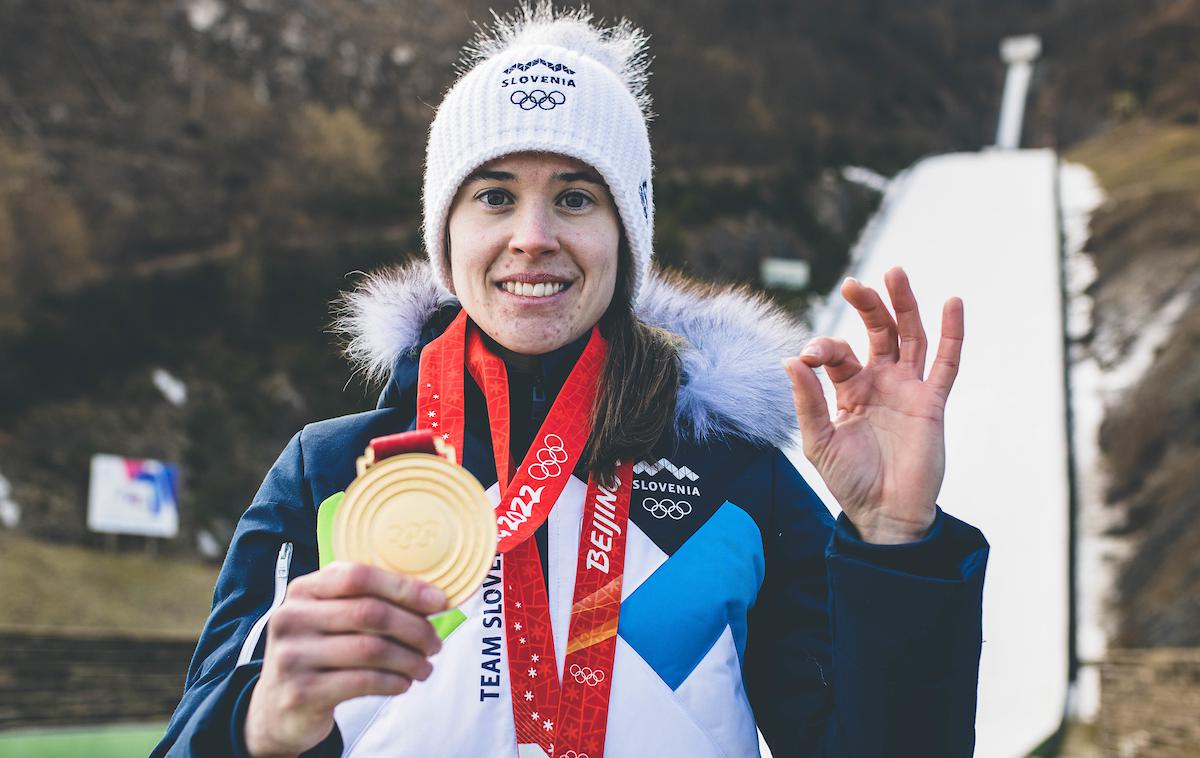 Urša Bogataj | Urša Bogataj je na zimskih olimpijskih igrah v Pekingu spisala posebno poezijo in se veselila dveh zlatih medalj. | Foto Grega Valančič/Sportida