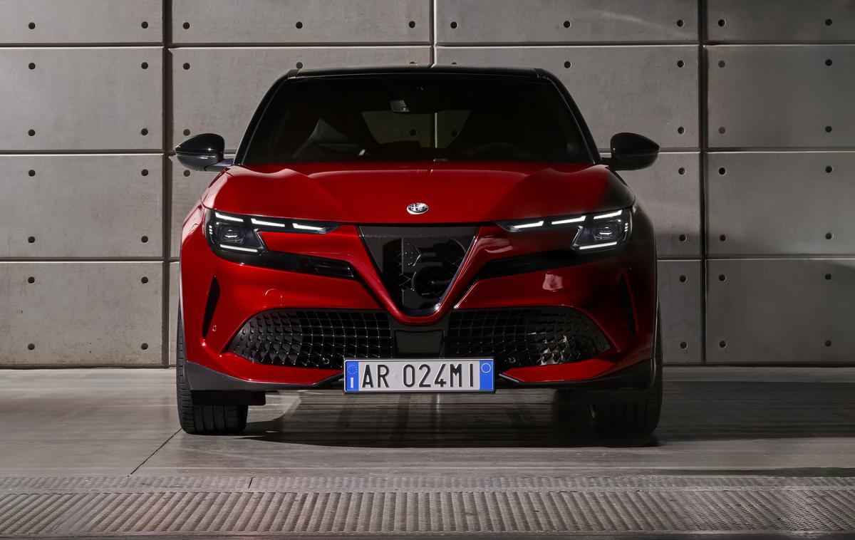 Alfa Romeo milano | Alfa romeo, ki zdaj ni več milano, temveč junior. | Foto Alfa Romeo