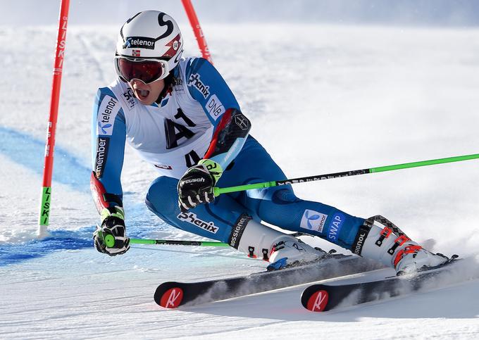 Henrik Kristoffersen je v Söldnu nastopil z reprezentančnim pokroviteljem na čeladi. Zdaj želi svojega. | Foto: Sportida