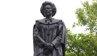 Že drugič v dveh tednih vandalizirali skulpturo Margaret Thatcher #foto #video