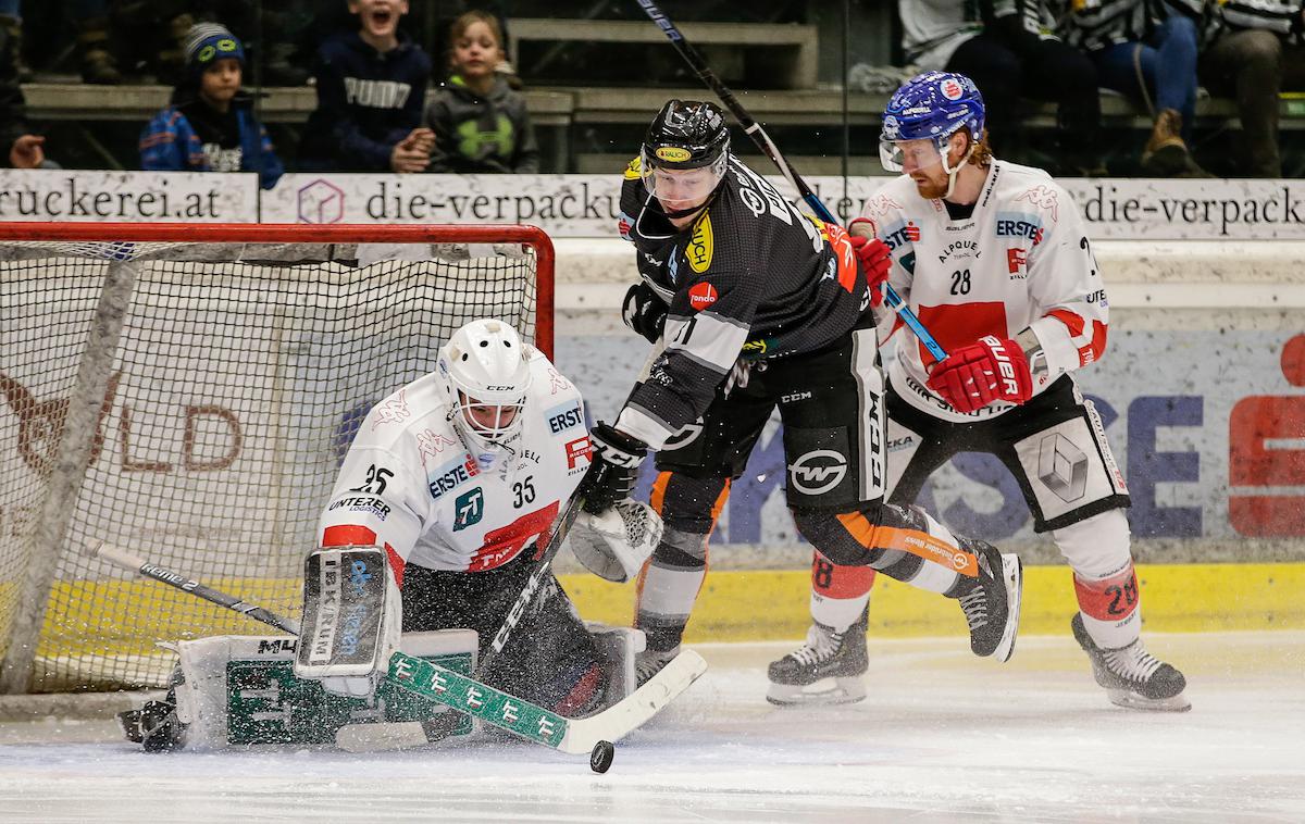 Luka Gračnar | Luka Gračnar je z Innsbruckom ostal tudi brez teoretičnih možnosti za napredovanje v četrtfinale. Klubska sezona se bo za slovenskega vratarja končala v nedeljo, 10. marca. | Foto Sportida