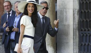 Amal Alamuddin z novim priimkom pomaga Grčiji