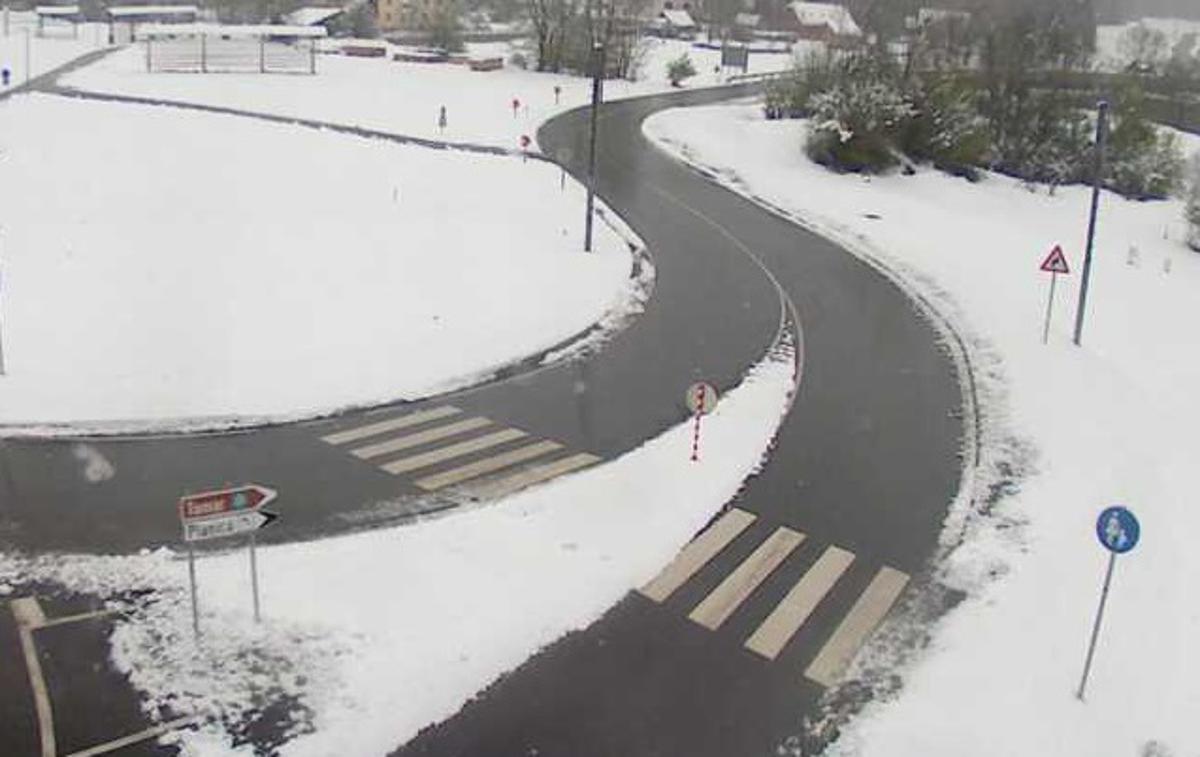 sneg ceste rateče korensko sedlo | V Ratečah so se prebudili v pravo zimsko jutro. | Foto DARS